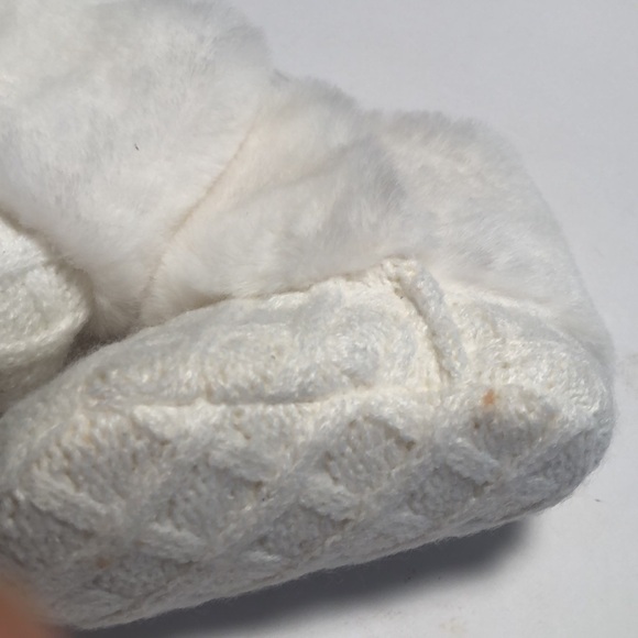 Girls white soft warm stepping stones fur booties - Picture 5 of 8